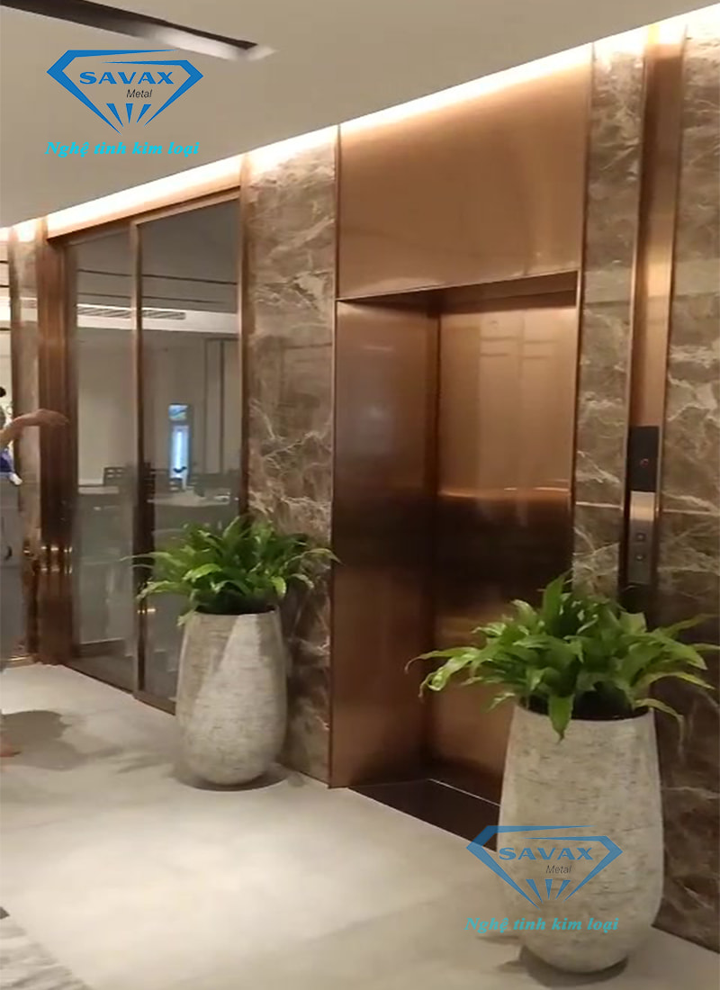Dự án bao che thang máy tại khách sạn Central do Savax Door thực hiện